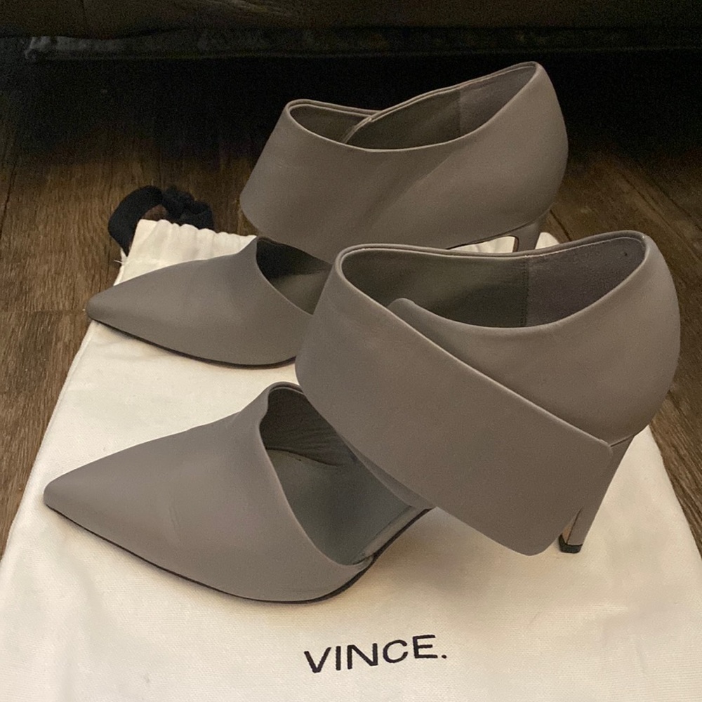 VINCE Low Heel shoes.
